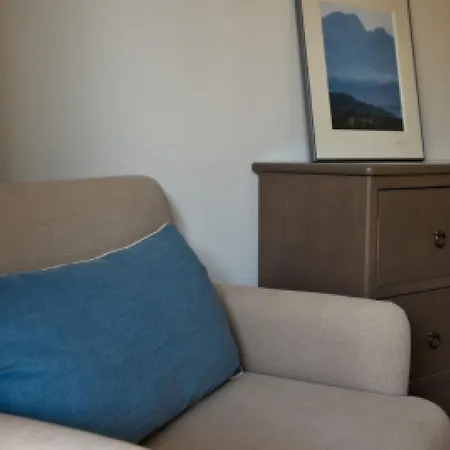 One Bed Just Minutes Walk From The Croisette And The Palais In A Secure 1693 Appartement *