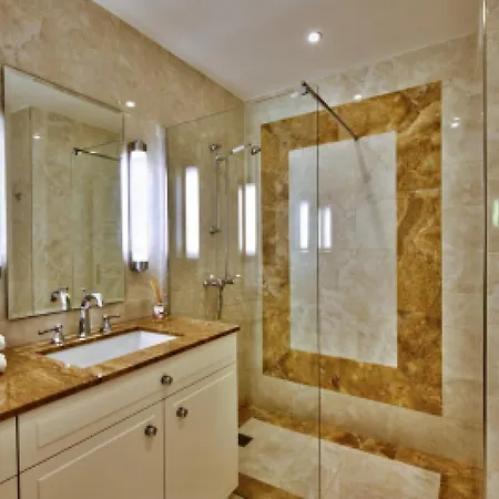 Appartement One Bed Just Minutes Walk From The Croisette And The Palais In A Secure 1693 Cannes